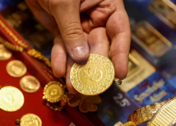 Altın ve gümüş çakıldı