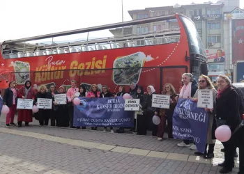Bursa’da kanser farkındalığı için şehir turu