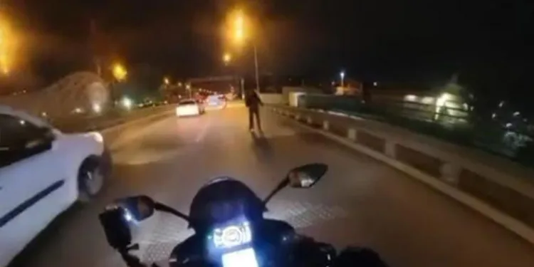 Bursa’da seyir halindeki kamyonet alev alev yandı