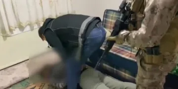İlkokulda veliler kitap okuma yarışmasında ter döktü