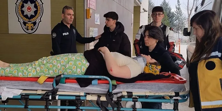 Bursa’da kapıyı kıran eşinden kaçan kadın balkondan atladı