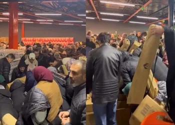 İlkokulda veliler kitap okuma yarışmasında ter döktü