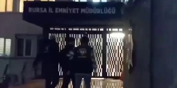 Bursa’da onlarca suç kaydı bulunan 2 hükümlü yakalandı