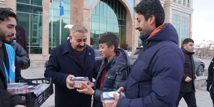 Uşak Belediyesi 14 tane yeni hizmet aracını bünyesine katarak araç filosunu genişletti