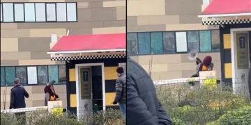Motosiklet yayaya çarptı: 2 yaralı