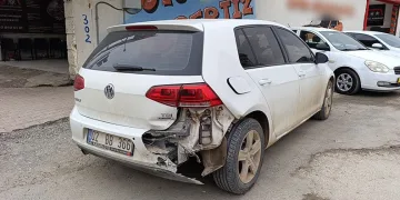 Diyarbakır’da feci kaza: Kamyonete çarptı, hayatını kaybetti