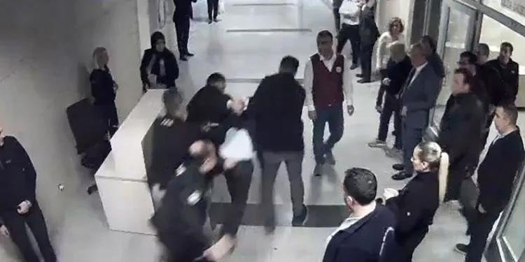 Tek katlı evde çıkan yangın söndürüldü