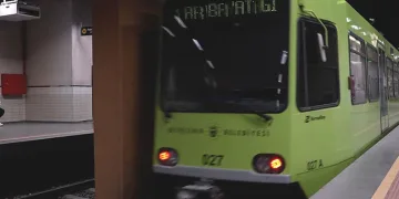 İlkokulda veliler kitap okuma yarışmasında ter döktü