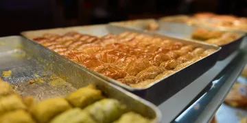 İlkokulda veliler kitap okuma yarışmasında ter döktü