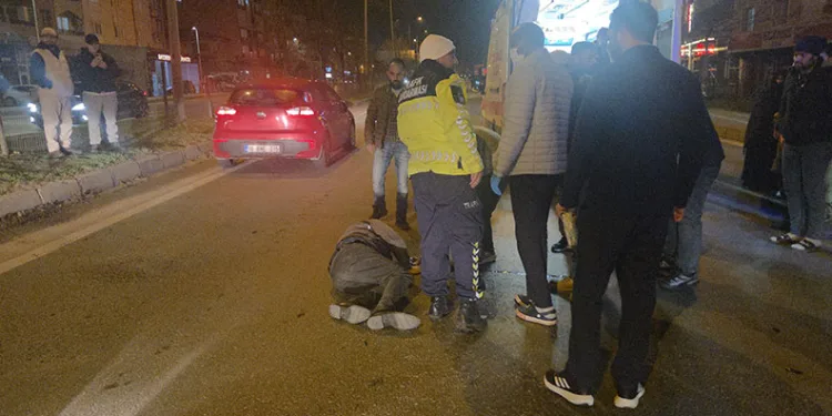 Motosiklet yayaya çarptı: 2 yaralı