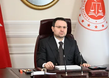 Akın Gürlek: Adımlarımızı kararlılıkla atıyoruz