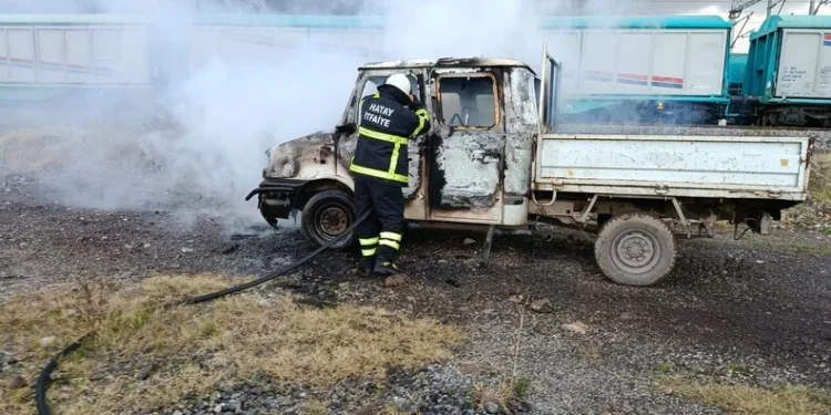 Sele kapılan minibüste can pazarı