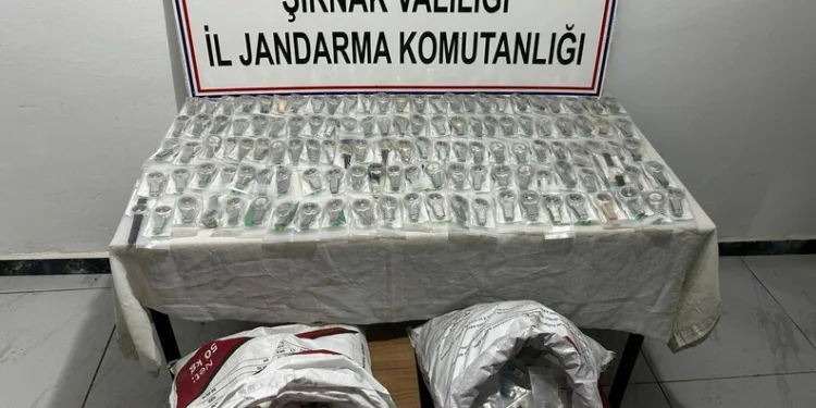 Ermenek’te seyir halindeki otomobil alev alarak yandı