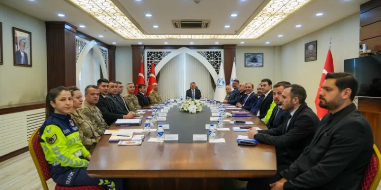 Ermenek’te seyir halindeki otomobil alev alarak yandı
