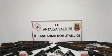 Ermenek’te seyir halindeki otomobil alev alarak yandı