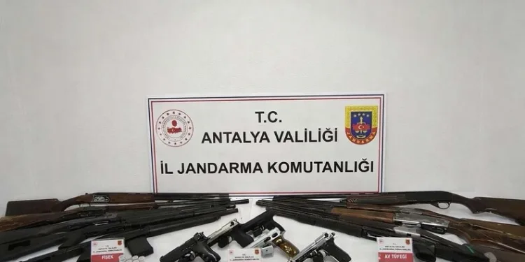 Ermenek’te seyir halindeki otomobil alev alarak yandı