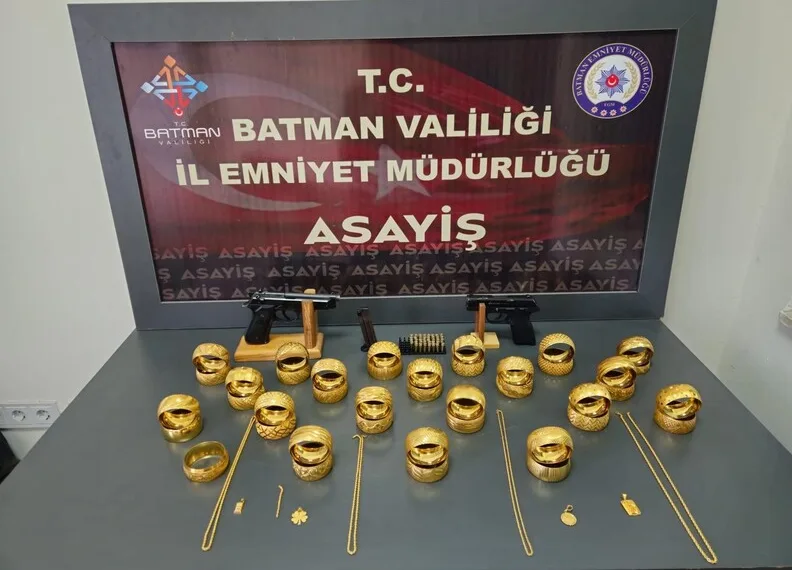 Ermenek’te seyir halindeki otomobil alev alarak yandı