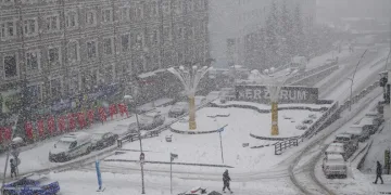 Görev yaptığı adliyede ölü bulunan güvenlik görevlisi gözyaşlarıyla uğurlandı