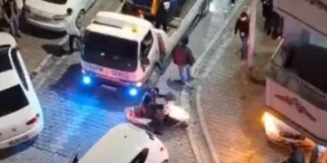 Hatay’da havalandırma boşluğuna düşen köpek kurtarıldı