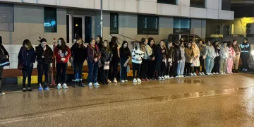 Çanakkale’de yanan araç bomba gibi patladı