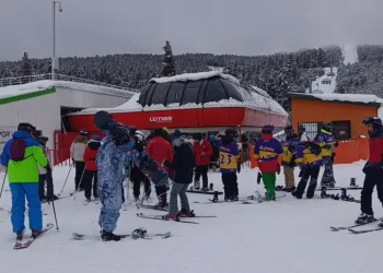 Kars’ta kayak heyecanı sürüyor