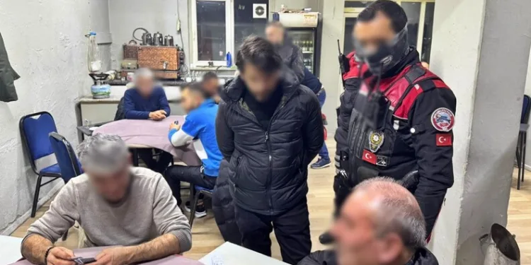 Çanakkale’de yanan araç bomba gibi patladı