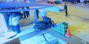 Çanakkale’de yanan araç bomba gibi patladı