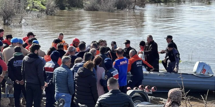 Çanakkale’de yanan araç bomba gibi patladı