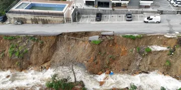 Çanakkale’de yanan araç bomba gibi patladı
