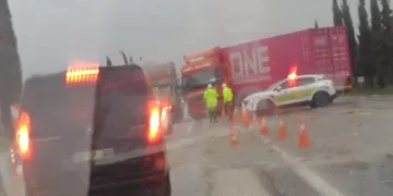Kaldırım taşıyla camını kırdıkları otomobilden depremzede vatandaşın 100 bin TL’sini çaldılar