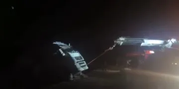 Kaldırım taşıyla camını kırdıkları otomobilden depremzede vatandaşın 100 bin TL’sini çaldılar