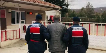Kaldırım taşıyla camını kırdıkları otomobilden depremzede vatandaşın 100 bin TL’sini çaldılar