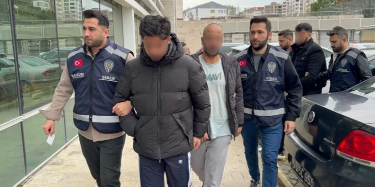 Bodrum’da ambulans devrildi: 4 yaralı