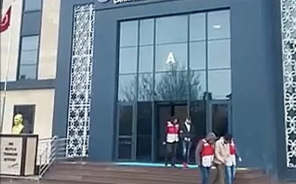 Siirt’te kayalıklarda 4 gündür mahsur kalan 2 keçi kurtarıldı