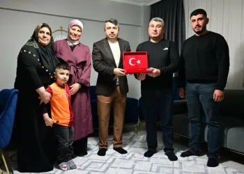 Oktay Yılmaz, şehit er Samet Çaldır’ın ailesine misafir oldu