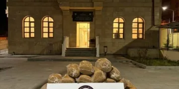 Kaçak tütünleri açıktan taşırken yakalandı