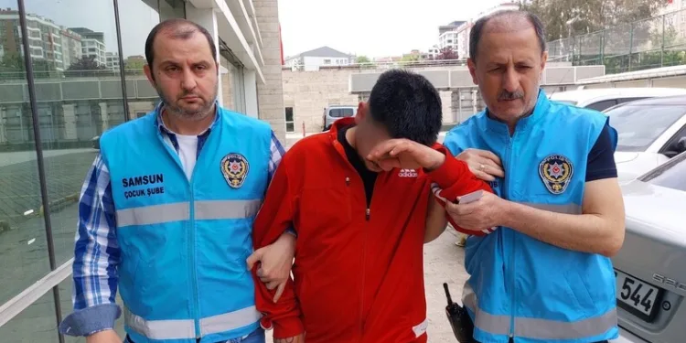 Kaçak tütünleri açıktan taşırken yakalandı