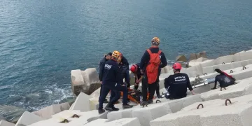 Kaçak tütünleri açıktan taşırken yakalandı