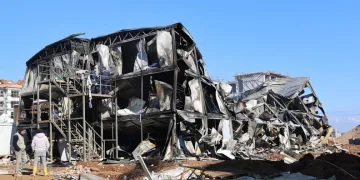Sarıyer’de elektrikli aracın bataryasında yaşanan parlama kamerada