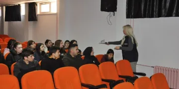Sarıyer’de elektrikli aracın bataryasında yaşanan parlama kamerada