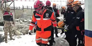 Sarıyer’de elektrikli aracın bataryasında yaşanan parlama kamerada