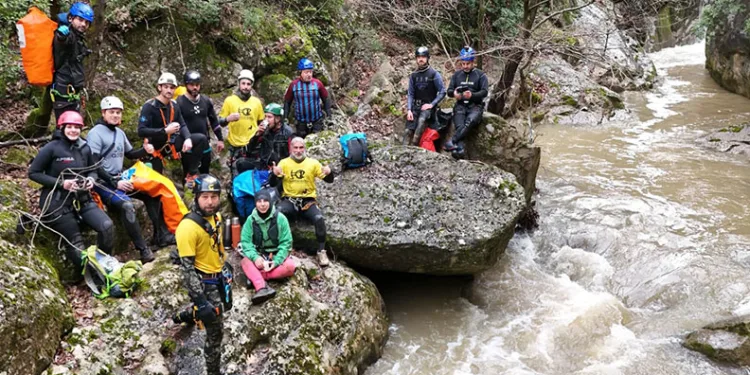 Yağmur ve kar sularıyla coşan kanyonu geçen sporcu böyle konuştu