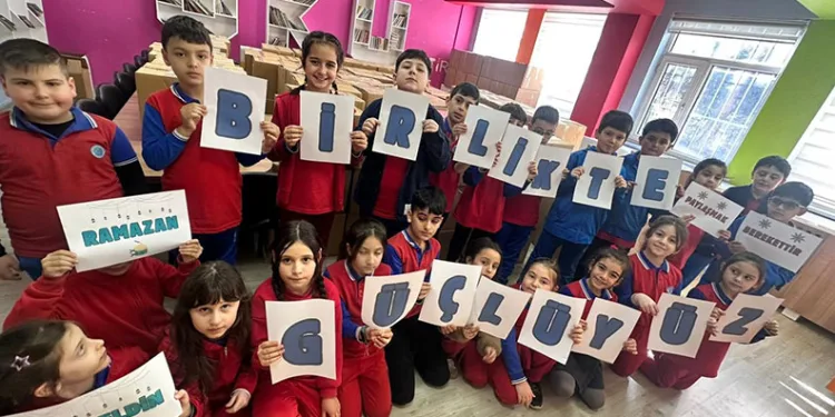 Minik ellerin büyük yüreği