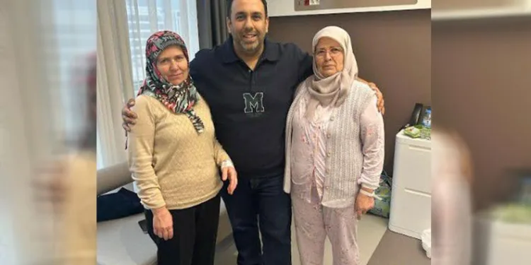 İki kız kardeş kanseri aynı gün yendi