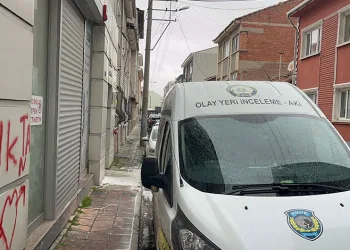 7’nci kattan atlayan adamın evinden eşinin cesedi çıktı