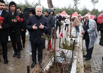 Mustafa Bozbey’den deprem bölgesine ziyaret