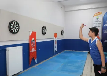 Öğrenciler dart turnuvasında kıyasıya mücadele etti