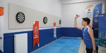 Öğrenciler dart turnuvasında kıyasıya mücadele etti