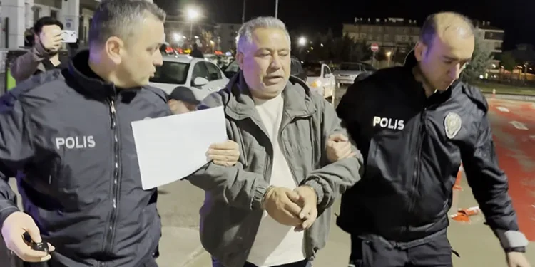 Önüne geçtiler diye 2 kişiyi öldürdü, “Onur duyuyorum” dedi