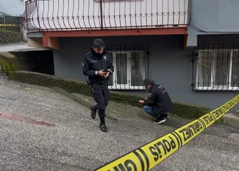 Bursa’da eniştesini sokak ortasında 8 kurşunla öldürdü